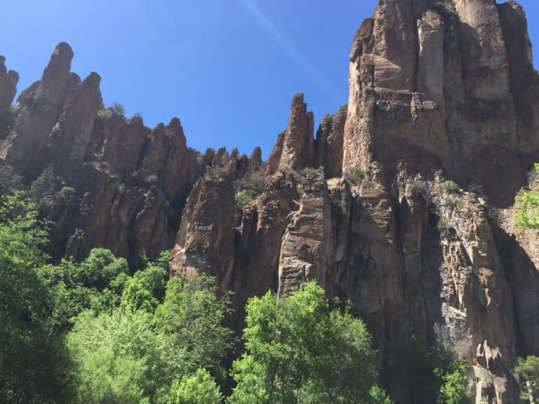 Beautiful rocks on the Jordan Springs Trail