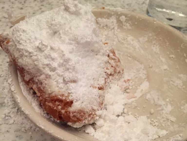 A close-up of those delicious beignets!