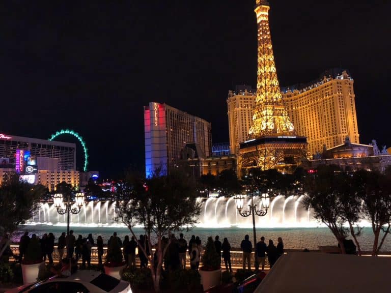 Watching the cool fountain show outside the Bellagio!