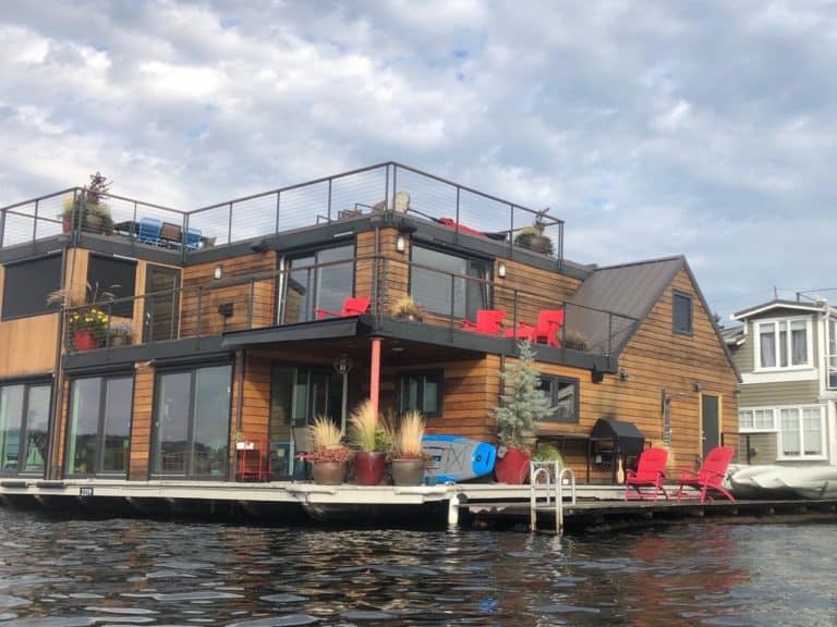 Found a houseboat community on Lake Union while kayaking!