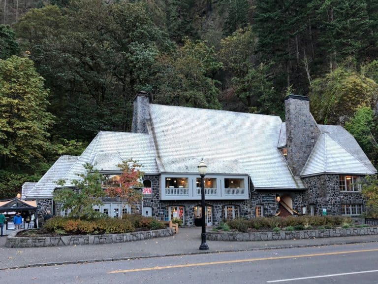 Multnomah Falls Lodge