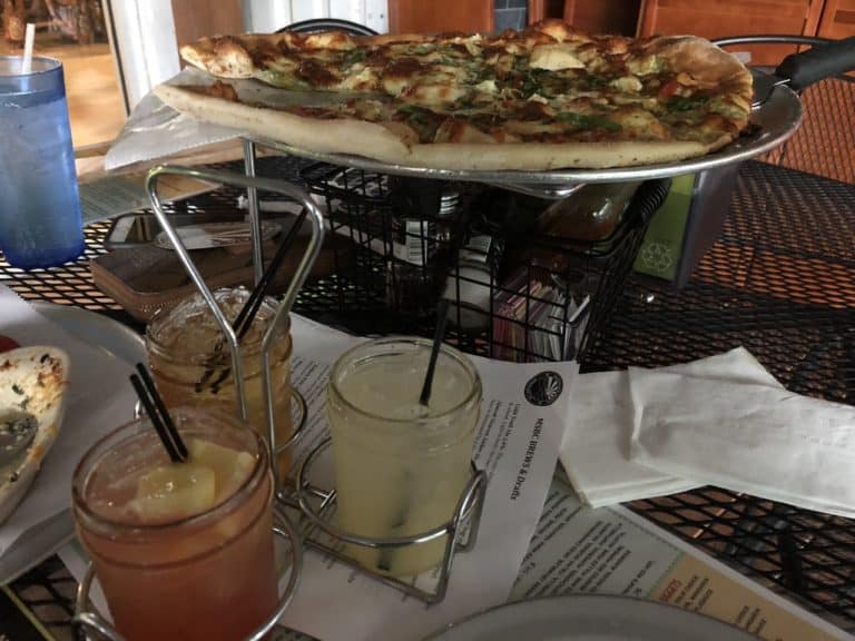 Bomb pizza and fun cocktail flights at Mountain State!