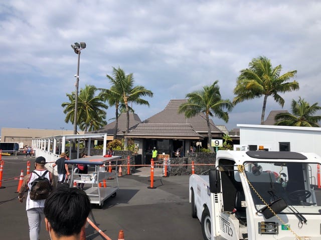 A glimpse of the huts of the Kona Airport!