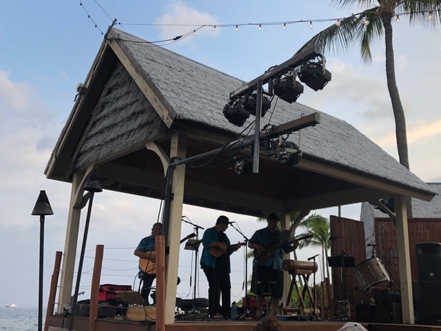 Live ukulele tunes!