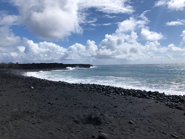 The rugged coast of Isaac Kepookalani Hale Beach Park.